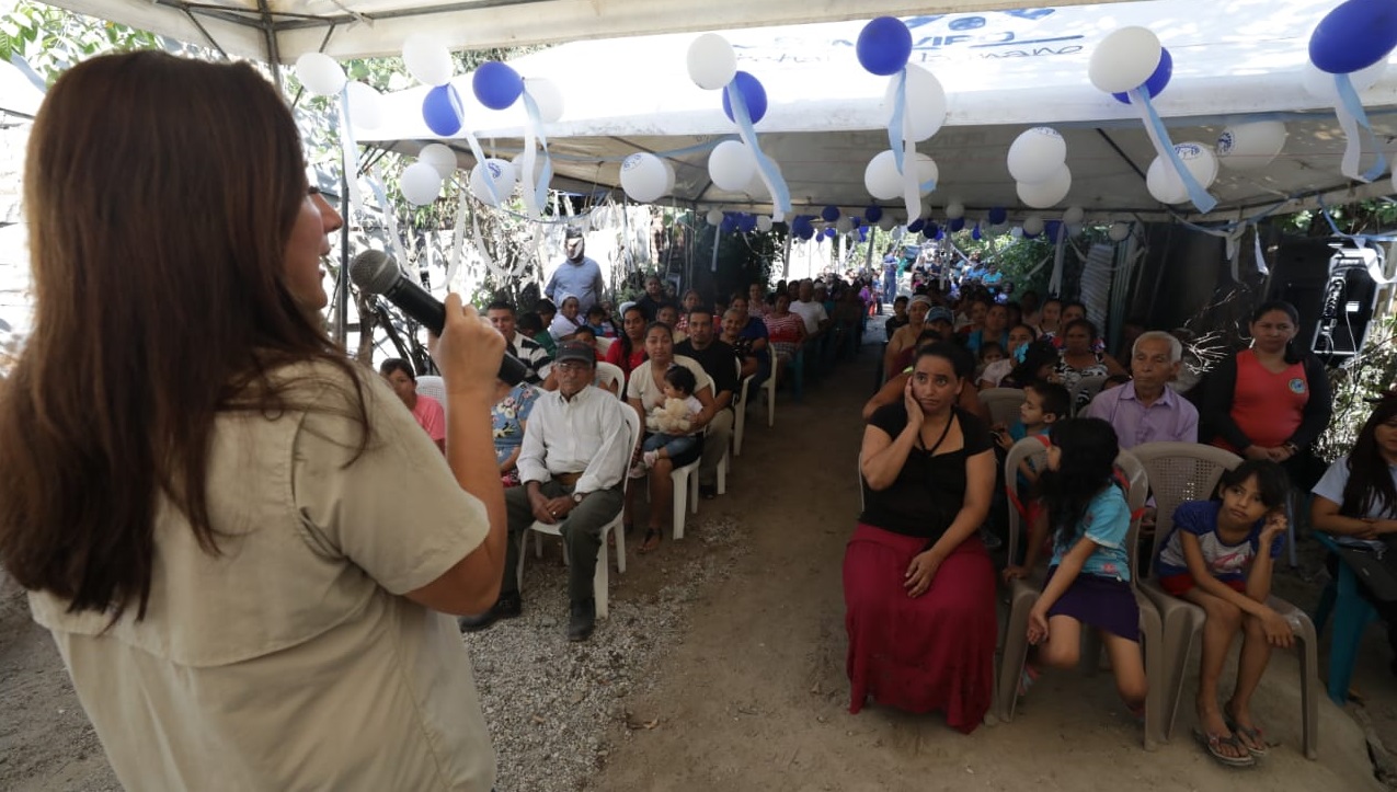 Vivienda entrega cheques de contribución a familias de comunidad de San Salvador vivienda-entrega-cheques-de-contribucion-a-familias-de-comunidad-de-san-salvador